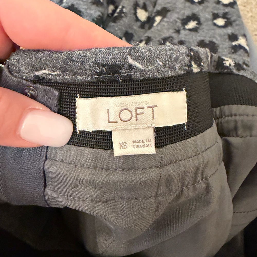 LOFT Charcoal and White Patterned Joggers